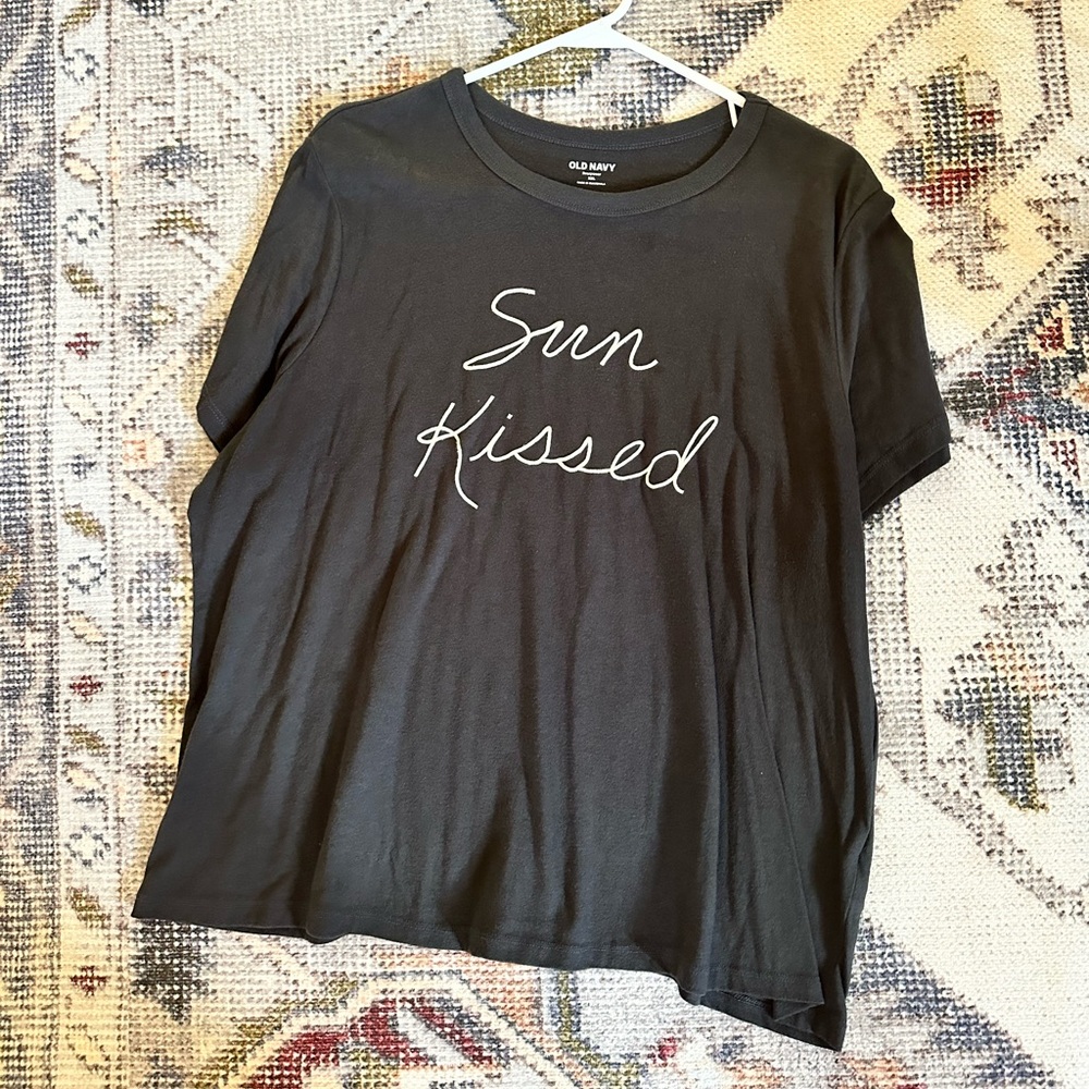 Old navy tee